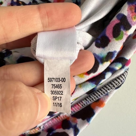 ATHLETA Multicolor High Rise Chaturanga Watercolor Ladies Capri Leggings, S - Picture 6 of 6